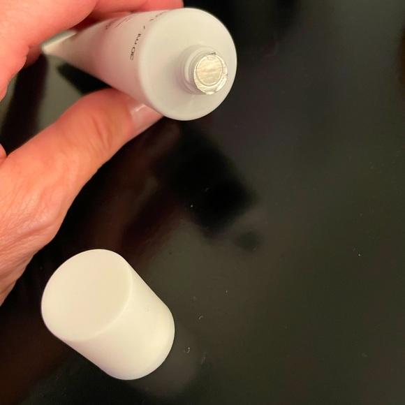 flanerie LILY BLOOM HYALURONIC Vivifying Serum - Picture 3 of 3